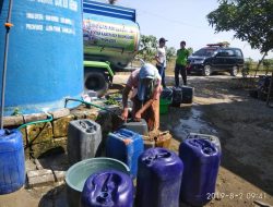 BPBD Droping 1 Truk Tangki Air Bersih ke Desa Sumberkidul
