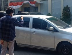 Tukang Parkir di Kelabuhi, Mobil Bos Rokok terparkir Kaca di Pecah dan di Curi Uangnya Ratusan Juta