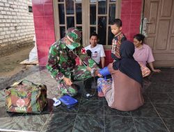 Layanan Kesehatan Gratis Dari diberikan TNI Untuk warga Desa Tebluru