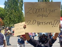 Masyarakat Ponorogo Demo Minta Tunda Hutang 200 M