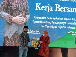 Dua Menteri Kabinet Indonesia Maju Letakan Batu Pertama Pembangunan Sarana Sanitasi lingkungan di Desa Pandanagung