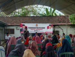 Gus Armaya sapa emak-emak di dukuh Dalwo Desa Prambontergayang