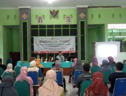 Komisioner Bawaslu Tuban Bidang penyelesaian Sengketa Memberikan Bimtek Kepada Pengawas TPS Se Kecamatan Soko