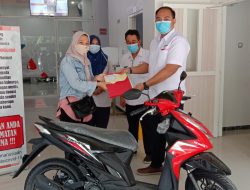 Fepti Wanita Asal Desa Geneng Berhasil Menangkan Undian Sepedah Montor di momentum HUT UDD Bojonegoro Ke 47