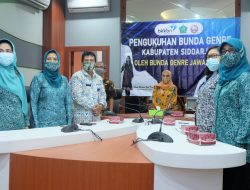 Dikukuhkan Menjadi Bunda GenRe Kabupaten Sidoarjo : Sa’adah  Muhdlor Ali ajak Remaja Tunda Nikah Muda