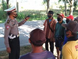 Kanit Dikyasa ajak para petani Dan Masyarakat umum untuk taat Aturan berlalu lintas