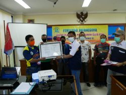 Ketua PTMSI Serahkan SK Kepengurusan club Sekabupaten Bojonegoro