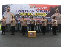 Penyerahan Bantuan Sosial Polda Jatim Kepada Korban Banjir Bandang di Propinsi Nusa Tenggara Timur