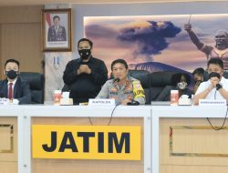 Polda Jatim Bongkar Pembuat dan Pengedar Scampage/ Website Palsu Mencairkan Dana PUA Warga AS