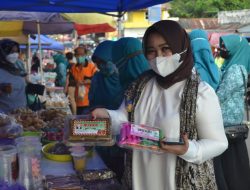 Bazar Ramadhan,Wabup Lisdyarita Kunjungi UMKM Hebat Dan Wanita Hebat