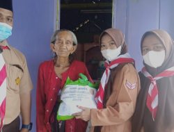Peringati HUT Pramuka Ke 60 dan HUT SMP Dirgahayu 65, Diramaikan Bakti Sosial Pembagian Paket Sembako
