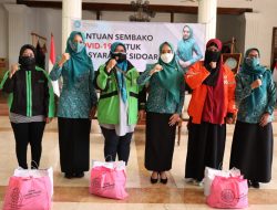 Pertama, 100 Pengemudi Ojol Wanita Sidoarjo Dapat Bantuan Sembako