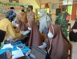Camat Kota Pantau Pelaksanaan Vaksinasi di MTsN 1 Tuban