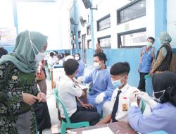 Tidak Takut, 1.900 Siswa SMP di Sidoarjo Telah Divaksin