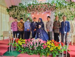 Lepas Masa Status Lajang, Sekdes Tlatah Nikahi Pegiat Desa