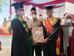 Mohammad Romli Dinobatkan Wisudawan Berprestasi STKIP PGRI Sumenep