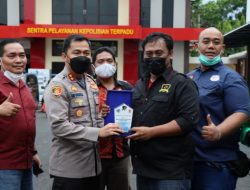 Kapolres Jember Dinobatkan Sebagai Bapak Ojek Online