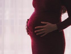 Ragam Cara Ketahui Jenis Kelamin Bayi dalam Kandungan Secara Tradisional