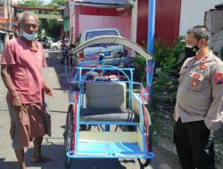 Becak Baru untuk Ponijan dari Kapolsek Mojoroto