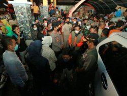 Polda Jatim Kerahkan Pasukan dari Berbagai Unsur Bantu Korban Erupsi Semeru