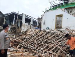 5 Rumah di Ambunten Rusak Diterjang Ombak