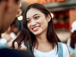 7 Cara Mengetahui Sifat Wanita yang Baru Dikenal