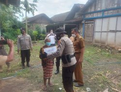 Kapolsek Tambakrejo Bersama Forkopimca Salurkan Bantuan Kapolres Bojonegoro