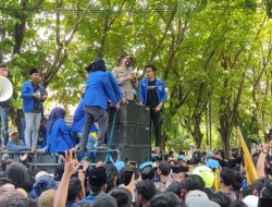 Aksi Heroik Kapolres Sumenep Naik Mobil Komando PMII Menenangkan Massa Aksi