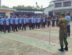 Tumbuhkan Nasionalisme, Jajaran TNI Beri Pelatihan Baris Berbaris Bagi Siswa SMKN 1 Baureno