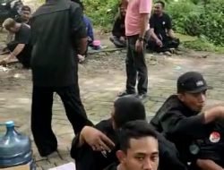 Jelang Ramadhan, Pemdes Talok Bersama Ratusan Pesilat Bersihkan Makam