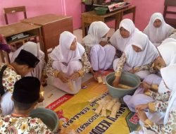Sekolah Ini Ajak Siswanya Belajar Membuat Tempe