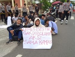 Tolak Kebijakan Kampus, Mahasiswa Demo Kampus STKIP Sumenep