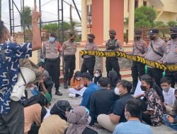 Kampus STKIP Sumenep Didemo Mahasiswa, Polres Kerahkan Puluhan Personel