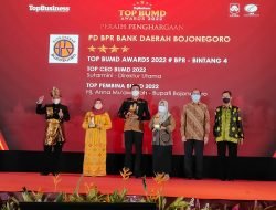 Bupati Bojonegoro Raih Penghargaan Top Pembina BUMD Awards 2022
