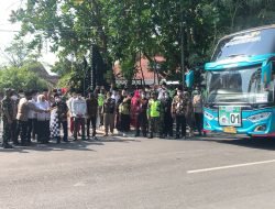 Ratusan Calon Jamaah Haji Kloter 2 di Berangkatkan langsung oleh Bupati Bojonegoro