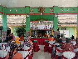 Kapolsek Tambakrejo Bersama Forkopimca Tambakrejo Laksanakan Cangkruan Kamtibmas Presisi di Desa Pengkol