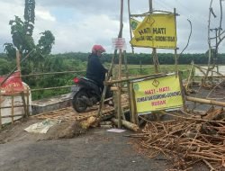 Hampir Sebulan, Jembatan Ambrol Belum Diperbaiki