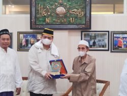 Berkunjung Ke Pesantren Nurul Jadid, Menko Perekonomian Berharap Santri Harus Berperan Serta Dalam Kemajuan Ekonomi