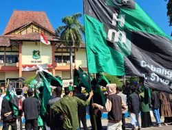 Foto HMI Demo Kantor DPRD Sumenep Terkait BBM