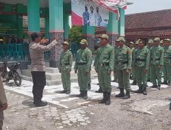 Jelang Pilkades Serentak, Kanit Binmas Polsek Tambakrejo Laksanakan Pembinaan Anggota Linmas