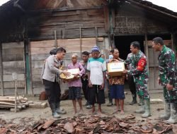 Kompak, Kapolres Bersama Dandim Kendarai Motor Trail Salurkan Bantuan dan Tinjau Rumah Warga Roboh