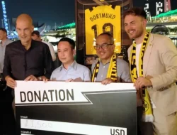 Borussia Dortmund Lelang Kostum Julian Branst untuk Donaai Korban Kanjuruhan