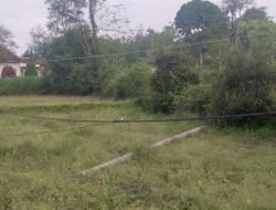 Sempat Lapor 123, Tiang Listrik yang Roboh Tetap Dibiarkan