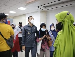 Dua Lansia Sebabkan Wali Kota Surabaya Marah di RSUD Dr. Soewandhie