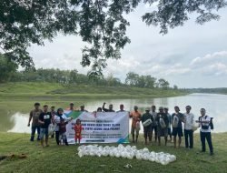 Optimalkan Program Gemarikan, Pemkab Bojonegoro Tebar Ribuan Benih Ikan