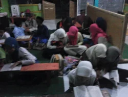 Meskipun Gedung Tak Memadai, Guru Madin Datok Karay Gelaman terus Berinovasi