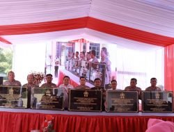 Kapolres Bojonegoro Tandatangani Prasasti Peresmian Rumdin Wakapolres dan Empat Polsek