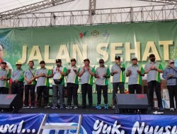 Kakanwil Kemenag Jatim BerangkatkanJalan Sehat Kerukunan