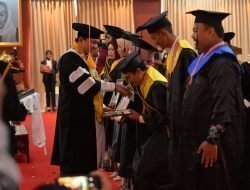 Gelar Wisuda Perdana, Mahasiswa Uniba Madura dapat Beasiswa S2 ke Luar Negeri