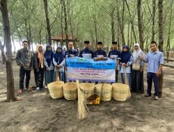 Peduli, SMK Darul Hikmah Randutatah Gelar Bersih-bersih Lingkungan